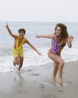 Sofie Dossi feet photo thumbnail