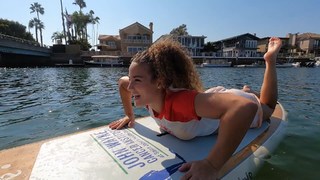 Sofie Dossi feet photo thumbnail