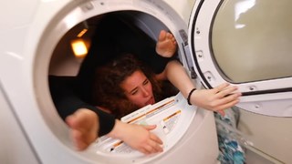 Sofie Dossi feet photo thumbnail