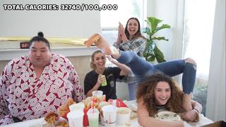 Sofie Dossi feet photo thumbnail