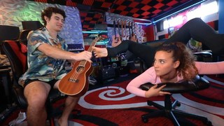 Sofie Dossi feet photo thumbnail