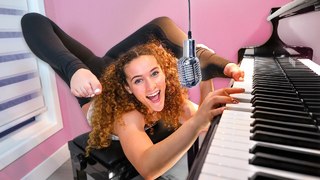 Sofie Dossi feet photo thumbnail
