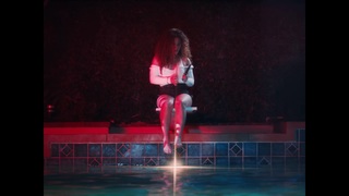Sofie Dossi feet photo thumbnail
