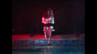 Sofie Dossi feet photo thumbnail