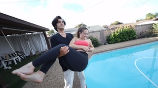 Sofie Dossi feet photo thumbnail