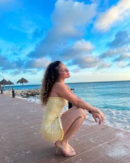 Sofie Dossi feet photo thumbnail