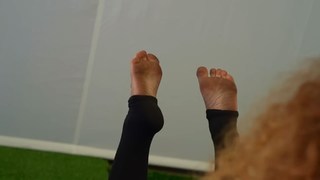 Sofie Dossi feet photo thumbnail