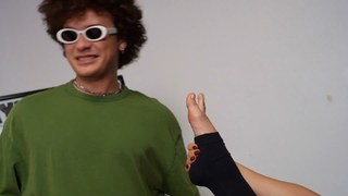 Sofie Dossi feet photo thumbnail