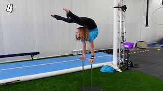 Sofie Dossi feet photo thumbnail