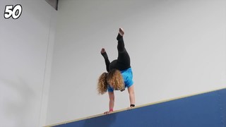 Sofie Dossi feet photo thumbnail