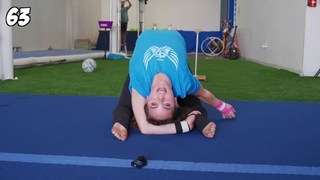 Sofie Dossi feet photo thumbnail