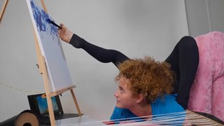 Sofie Dossi feet photo thumbnail