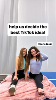 Sofie Dossi feet photo thumbnail