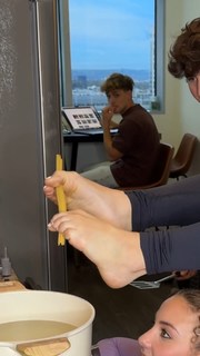 Sofie Dossi feet photo thumbnail