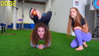 Sofie Dossi feet photo thumbnail