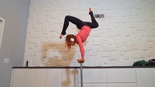 Sofie Dossi feet photo thumbnail
