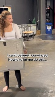 Sofie Dossi feet photo thumbnail