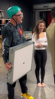 Sofie Dossi feet photo thumbnail