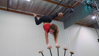 Sofie Dossi feet photo thumbnail
