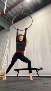 Sofie Dossi feet photo thumbnail