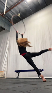 Sofie Dossi feet photo thumbnail