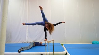 Sofie Dossi feet photo thumbnail