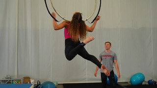 Sofie Dossi feet photo thumbnail