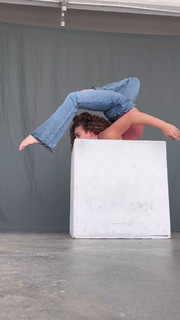 Sofie Dossi feet photo thumbnail