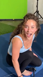 Sofie Dossi feet photo thumbnail
