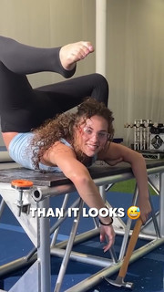 Sofie Dossi feet photo thumbnail