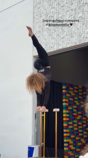Sofie Dossi feet photo thumbnail