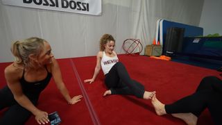 Sofie Dossi feet photo thumbnail