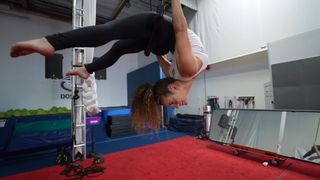 Sofie Dossi feet photo thumbnail