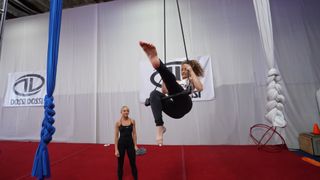 Sofie Dossi feet photo thumbnail