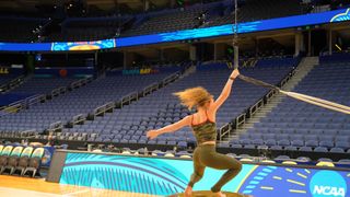 Sofie Dossi feet photo thumbnail