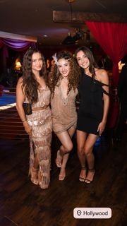 Sofie Dossi feet photo thumbnail