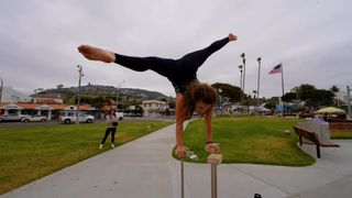 Sofie Dossi feet photo thumbnail
