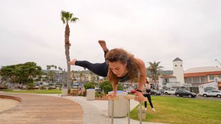 Sofie Dossi feet photo thumbnail