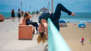 Sofie Dossi feet photo thumbnail