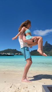 Sofie Dossi feet photo thumbnail