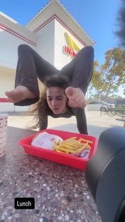 Sofie Dossi feet photo thumbnail