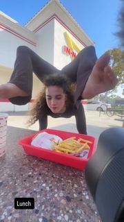 Sofie Dossi feet photo thumbnail