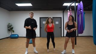 Sofie Dossi feet photo thumbnail