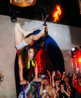 Sofie Dossi feet photo thumbnail