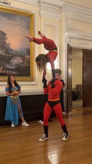 Sofie Dossi feet photo thumbnail