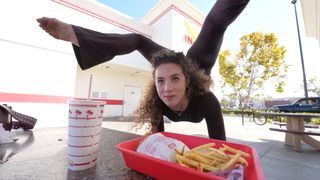Sofie Dossi feet photo thumbnail