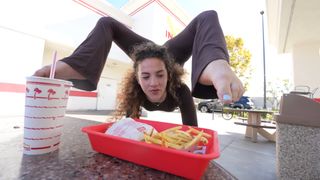 Sofie Dossi feet photo thumbnail