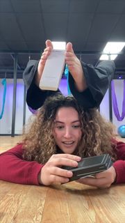 Sofie Dossi feet photo thumbnail