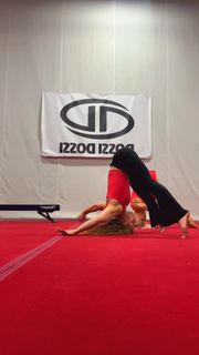 Sofie Dossi feet photo 15