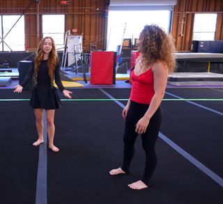 Sofie Dossi feet photo 6